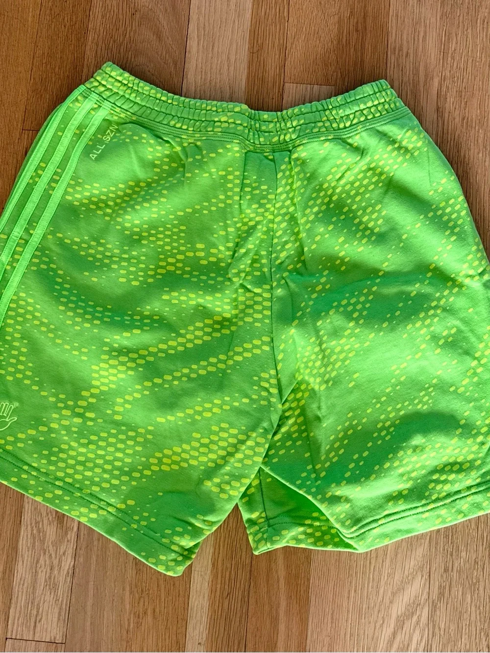 Adidas All SZN Green Graphic Sweat Shorts – Men’s Medium